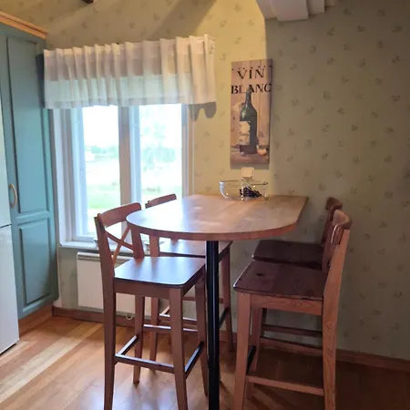 Nina - Cosy 3 Bedroom House In Calm Area With Garden *