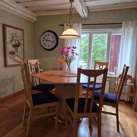 Nina - Cosy 3 Bedroom House In Calm Area With Garden *