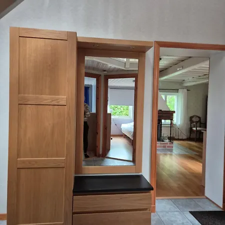 Nina - Cosy 3 Bedroom House In Calm Area With Garden *