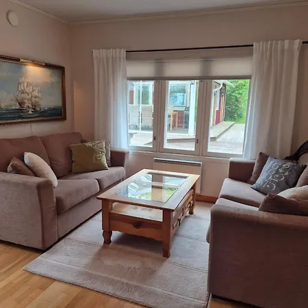 Nina - Cosy 3 Bedroom House In Calm Area With Garden